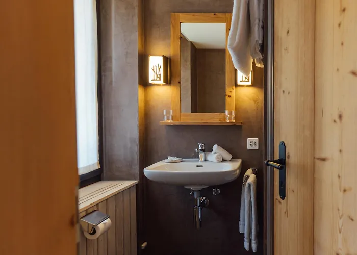 Sanetsch Hotell *